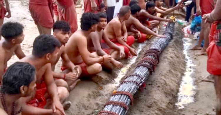 সোনারগাঁয়ে ৫০০ বছরের পাগলা গাছের মেলা