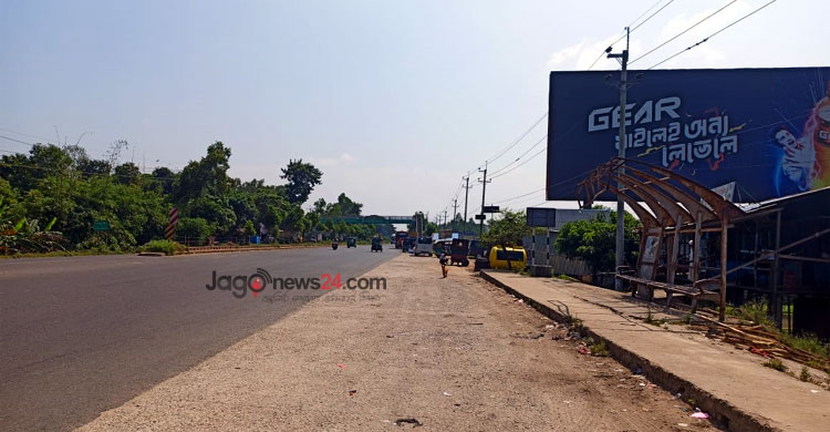 দখলে বেহাল ছাউনি, যাত্রীদের দুর্ভোগ