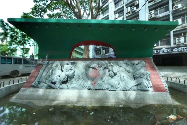 পুরান ঢাকার ঘিঞ্জি পরিবেশে ভালো মেসও জোটে না জবি শিক্ষার্থীদের