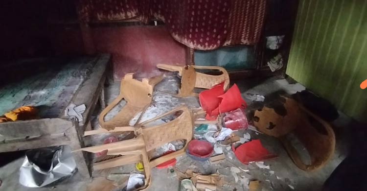 বিএনপি-যুবদলের দ্বন্দ্বে ছাত্রদল নেতা খুন, গ্রামজুড়ে লুট