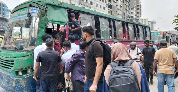 সকাল থেকেই রাজধানীজুড়ে তীব্র যানজট