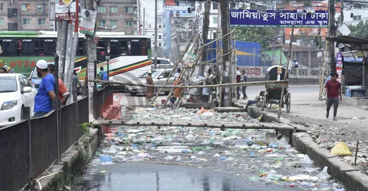 কুতুবখালী খাল যেন ময়লার ভাগাড়, সারাক্ষণ মশা-মাছির ওড়াউড়ি