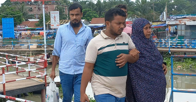 দুই মাস বন্ধ নির্মাণকাজ, যাত্রীদের ভোগান্তি