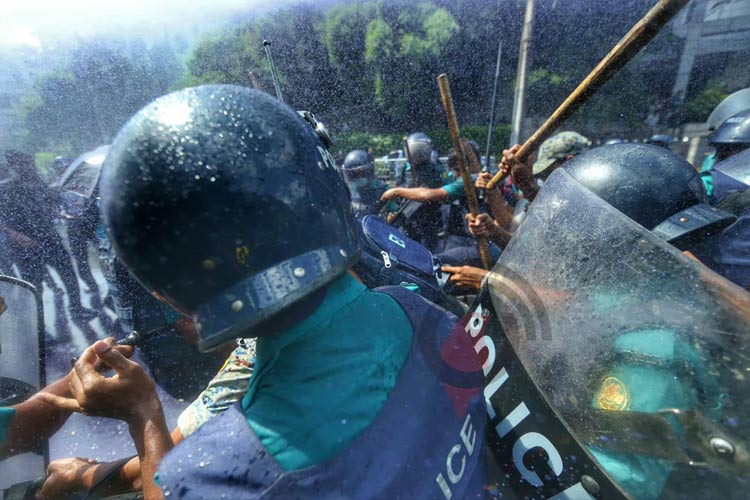 শিক্ষার্থীদের ওপর লাঠিচার্জ সভ্য সমাজে কোনোভাবে কাম্য নয়