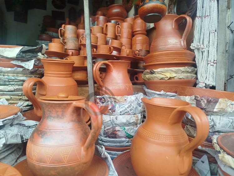 মাটির জিনিসের শৌখিন হলে ঢাকার যেখানে যাবেন