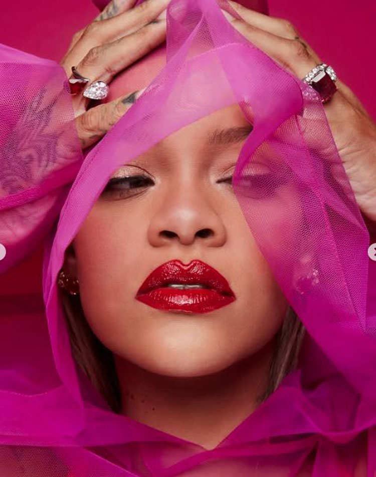 তারকাদের লিপস্টিক ট্রেন্ডে এখন কী আছে