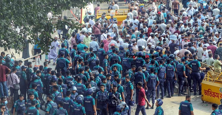 অবরুদ্ধ শাহবাগ, রাজপথেই সমাধান চান শিক্ষকরা