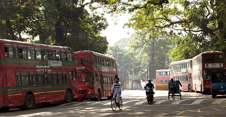 ঢাবিতে শিক্ষার্থীদের আনাগোনা কম, কিছু বিভাগে ক্লাস-পরীক্ষা বাতিল