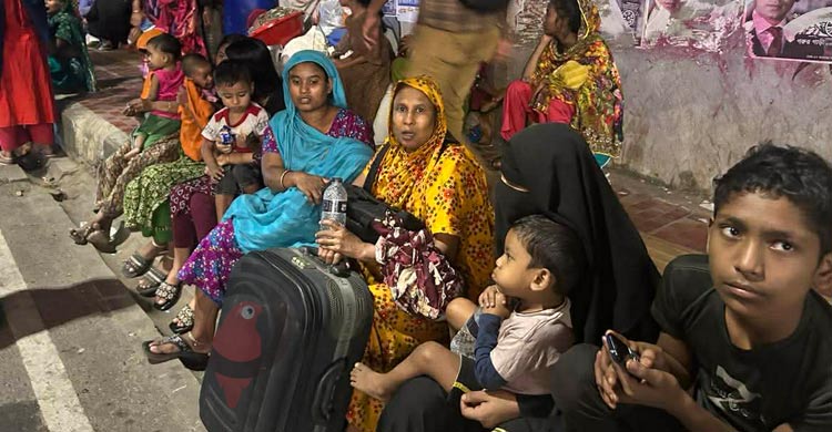 ‘আগুন থেকে বাঁচলেও শীত ও ক্ষুদা থেকে বাঁচতে পারছি না’