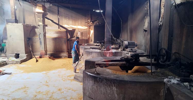 ময়মনসিংহের ফিটফাট বিসিকের ভেতরের অবস্থা ‘সদরঘাট’