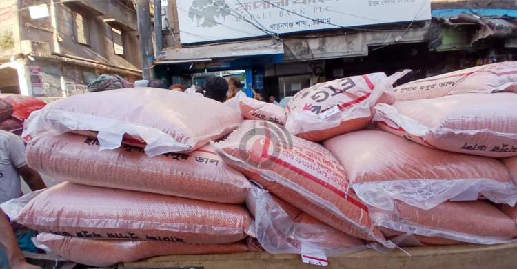 রমজানের আগাম ভোগ্যপণ্য আসছে খাতুনগঞ্জে, কমছে দাম