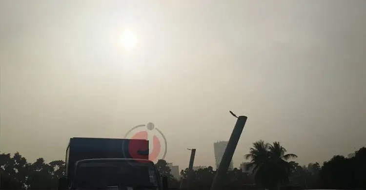 রোদে স্বস্তি, রাজধানীতে ফিরেছে কর্মচাঞ্চল্য