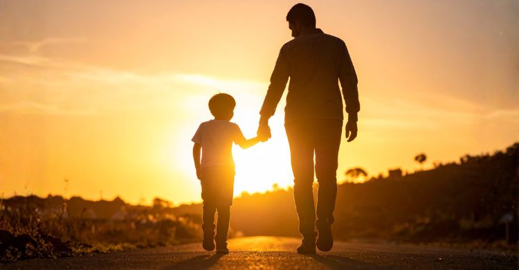 মিলেনিয়াল বাবারা বদলে দিচ্ছেন সম্পর্কের সংজ্ঞা