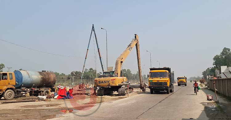 ৩ বছরেও শেষ হয়নি চার লেনে উন্নীতকরণের কাজ, ঈদে যানজটের শঙ্কা