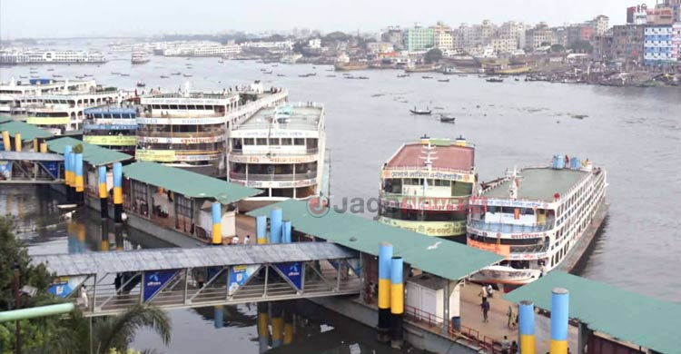 নৌপথে ঈদযাত্রা: নিরাপত্তা ও যাত্রীসেবায় কতটা প্রস্তুত সদরঘাট?