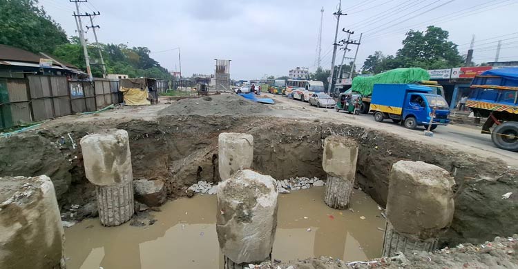 ঈদযাত্রায় দুশ্চিন্তা বাড়াচ্ছে ১৩ কিলোমিটার অসমাপ্ত প্রকল্প
