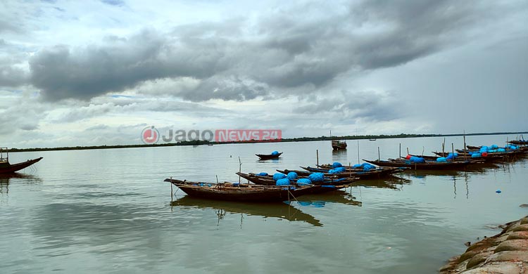 আইলার ক্ষত বুকে নিয়ে বাঁধের অপেক্ষায় ১৭ বছর