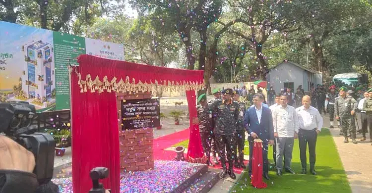 রাজধানীর তেজগাঁও বাংলাদেশ আনসার ও গ্রাম প্রতিরক্ষা বাহিনীর নতুন সদর দপ্তরে ‘শুভারম্ভ ফলক’ উন্মোচন অনুষ্ঠানে স্বরাষ্ট্রমন্ত্রী সালাহউদ্দিন আহমদ/ছবি: জাগো নিউজ