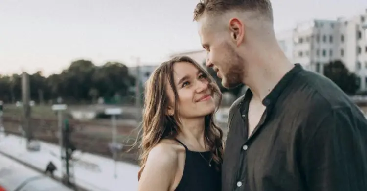 প্রথম দেখায় আকর্ষণ কি শুধুই রোমান্টিকতা