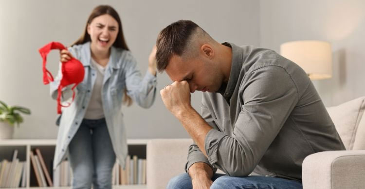 সঙ্গী পরকীয়া করছেন কিনা বুঝবেন যেসব লক্ষণে