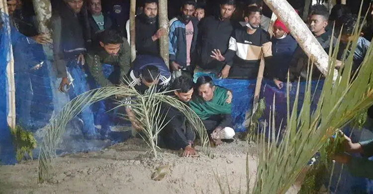 স্ত্রী-সন্তানের কবরে সাদ্দামের আর্তনাদ