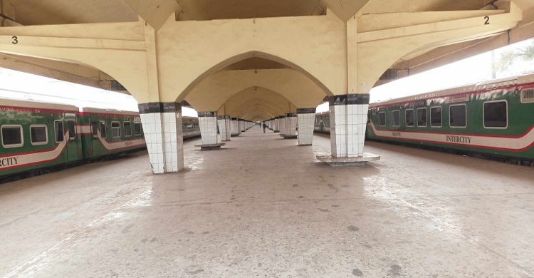 সমঝোতা হয়নি, বুধবারও বন্ধ থাকতে পারে ট্রেন চলাচল