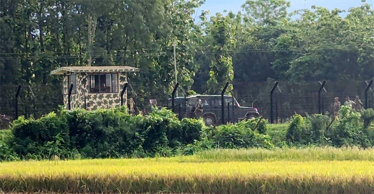 দুই প্রতিবেশীর সঙ্গেই টানাপোড়েনে বাংলাদেশ, বাড়ছে চাপ