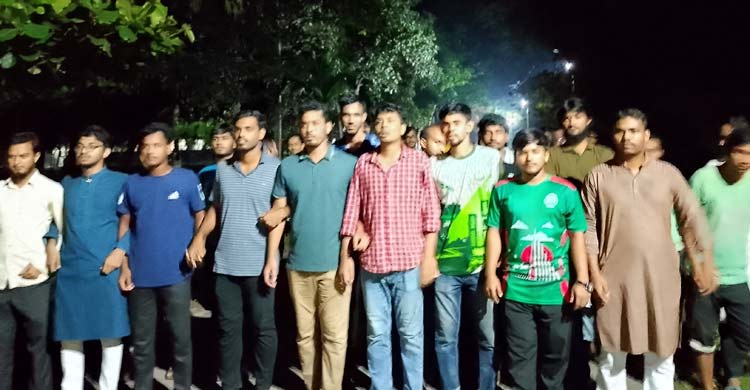 বিক্ষোভে উত্তাল সারাদেশ