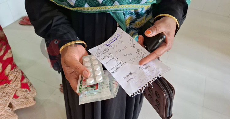 ‘রোগী দেখি, ওষুধ দেই, হাসপাতাল পরিষ্কার-পরিচ্ছন্নও করি’