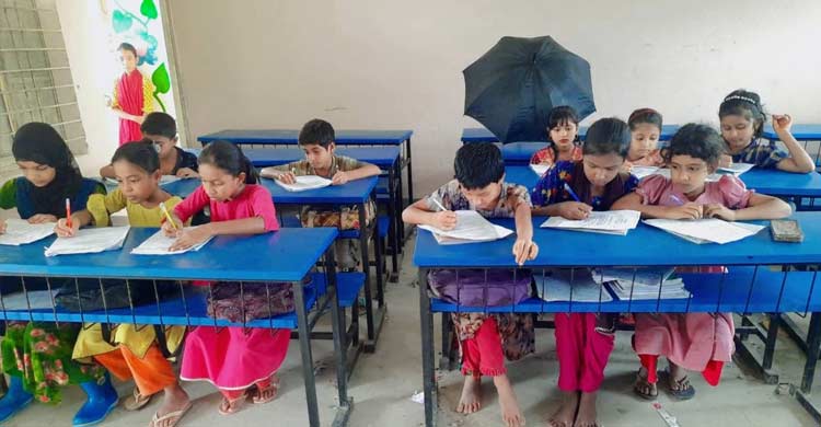 শিক্ষার্থী সংকটে ধুঁকছে শহরের সরকারি প্রাথমিক বিদ্যালয়