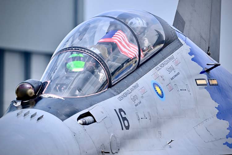 লাখো মানুষের অংশগ্রহণে মালয়েশিয়ার ৬৮তম স্বাধীনতা দিবস উদযাপন