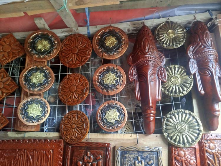 মাটির জিনিসের শৌখিন হলে ঢাকার যেখানে যাবেন