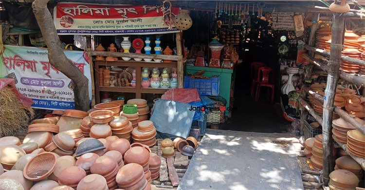 ফ্যাশনেও জায়গা করে নিয়েছে মৃৎশিল্প