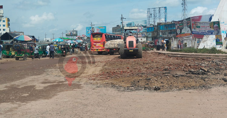 এক সড়কেই দিন পার, ক্ষতির মুখে ব্যবসা-বাণিজ্য