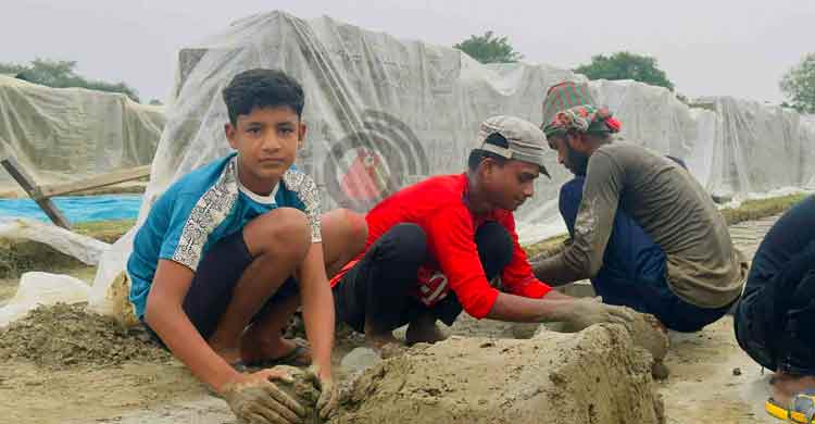 জলবায়ু পরিবর্তনের থাবা, ইটভাটার দাসত্বে শৈশব হারাচ্ছে শিশুরা