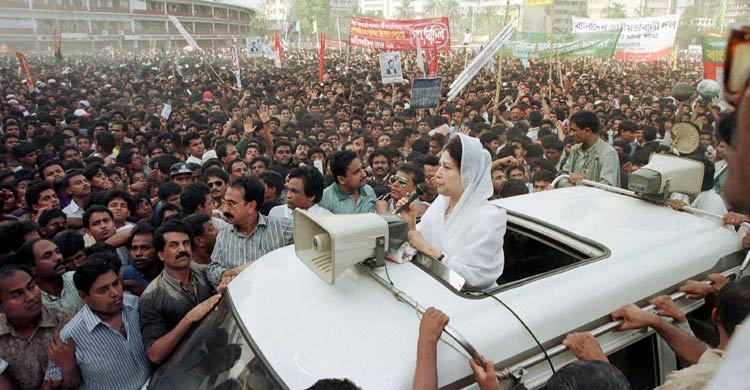 রাজনীতিতে অনিচ্ছুক খালেদা জিয়া যেভাবে বিএনপির হাল ধরেন