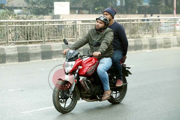 প্রয়োজন থেকে শখ, তরুণদের পছন্দের শীর্ষে দামি মোটরসাইকেল