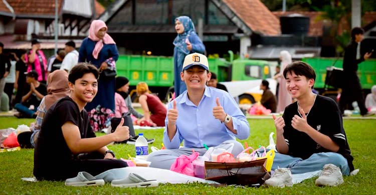 মারদেকা মাঠে ৫ হাজার মানুষের মিলনমেলা, সঙ্গী হলেন বাংলাদেশিরাও