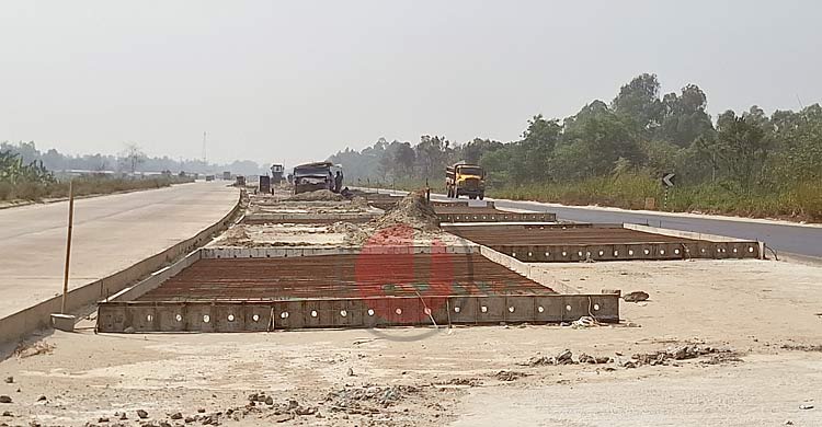 ৩ বছরেও শেষ হয়নি চার লেনে উন্নীতকরণের কাজ, ঈদে যানজটের শঙ্কা