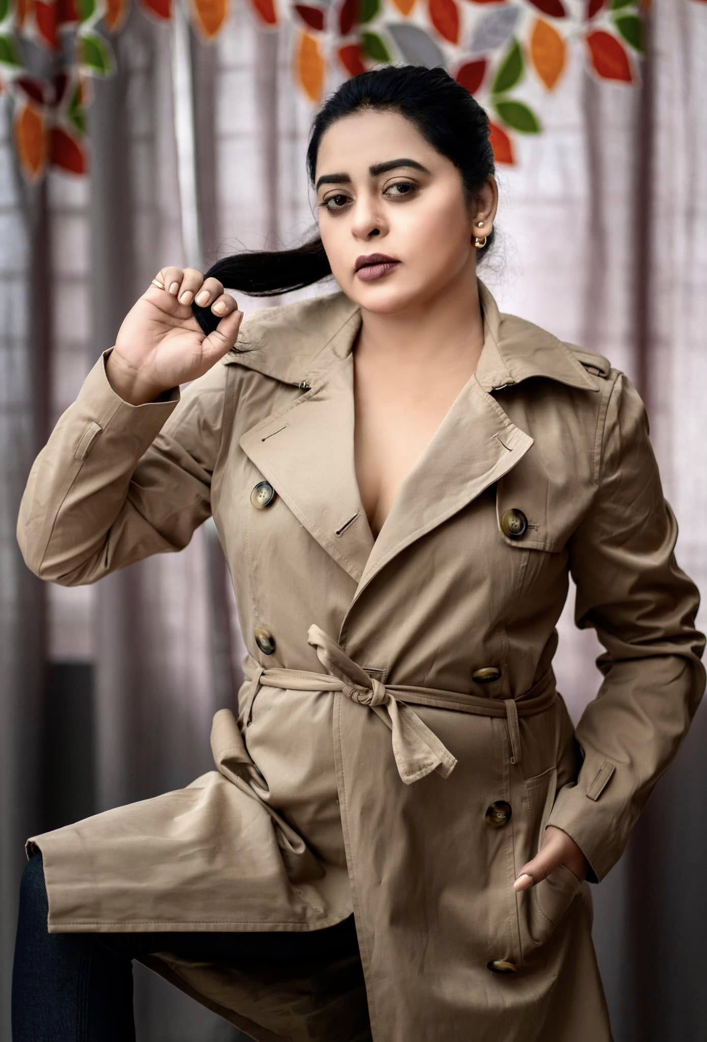 বই পড়ে, কুকুরের সঙ্গে গল্প করে কাটছে জ্যোতিকা জ্যোতির