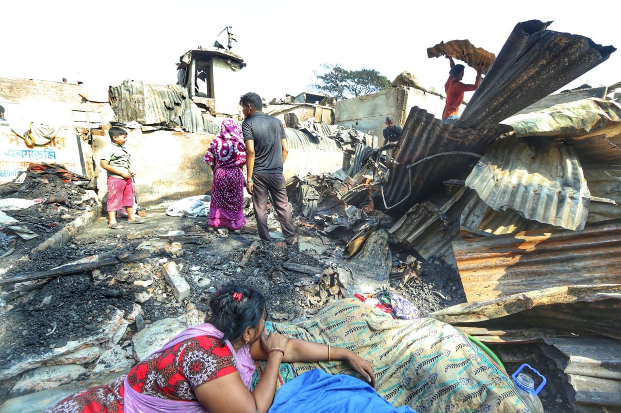 আগুন শুধু ঘরই না, পুড়ায় মানুষের ভরসাও