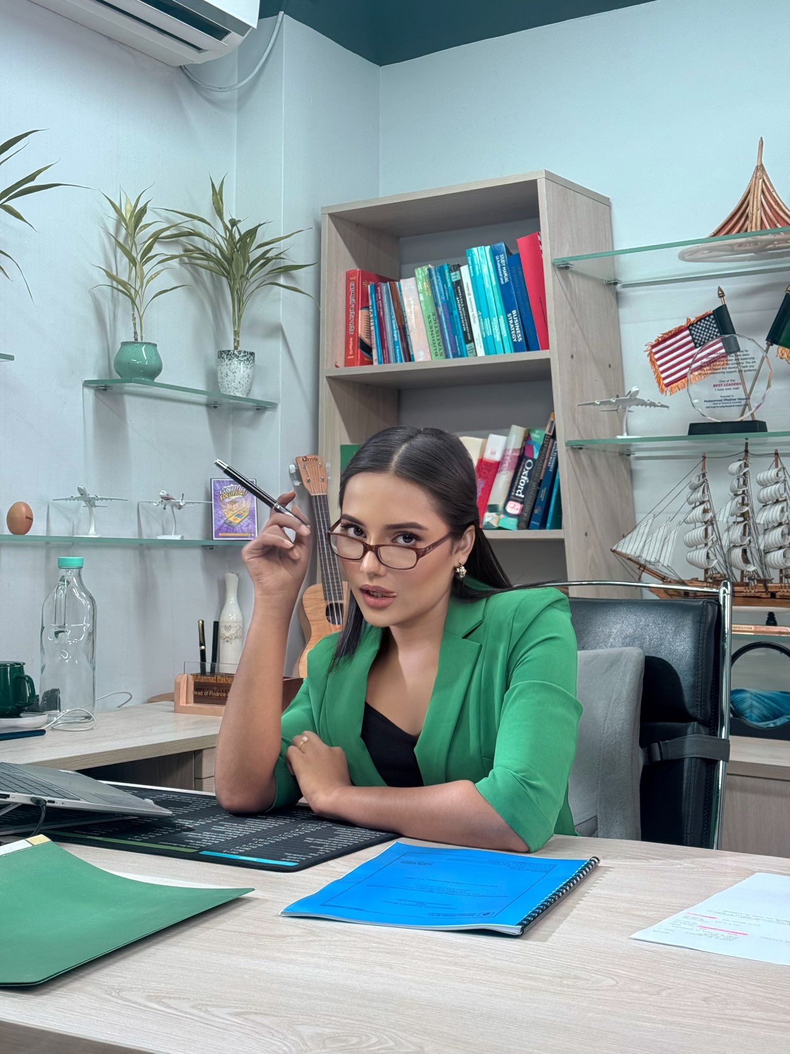 যে ছবির জেরে দেশের পুরুষদের দুষলেন মাহি