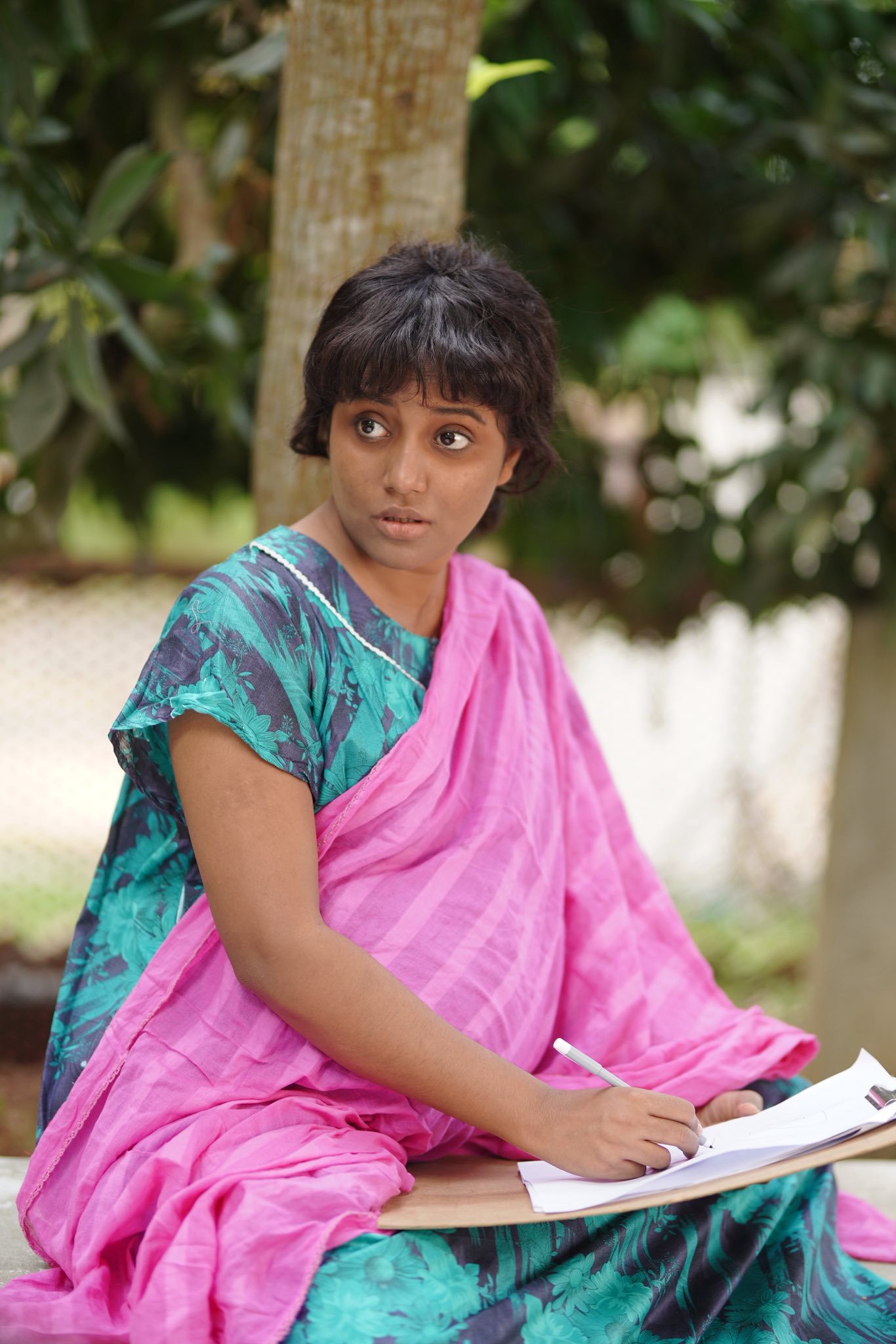 যে ছবির জেরে দেশের পুরুষদের দুষলেন মাহি