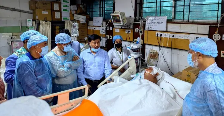 দুর্ঘটনায় আহত উপজেলা স্বাস্থ্য কর্মকর্তার চিকিৎসার দায়িত্ব নিল সরকার