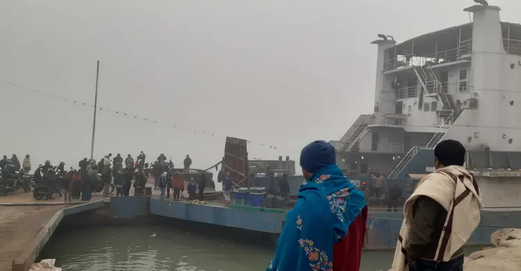 পাটুরিয়া-দৌলতদিয়া নৌরুটে ৭ ঘণ্টা পর ফেরি চলাচল স্বাভাবিক