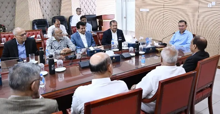 সংবাদপত্রের স্বাধীনতার প্রতি সরকারের দৃঢ় অবস্থান জানালেন প্রধানমন্ত্রী