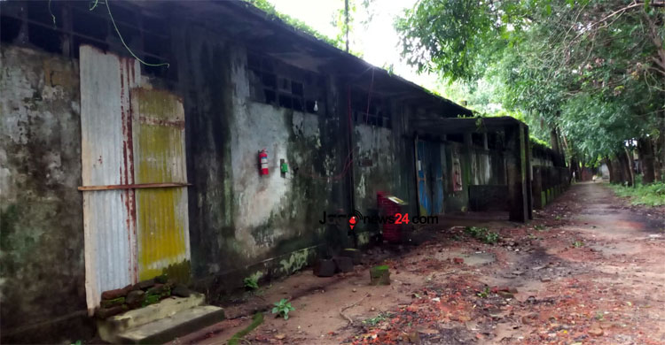 একসময়ের কর্মমুখর কারখানা এখন ‘ভুতুড়ে বাড়ি’