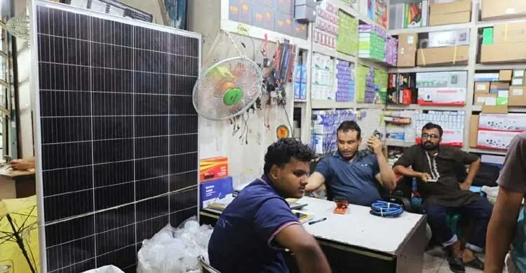 সোলারে করছাড়ের ঘোষণা, বাস্তবে দাম বেড়েছে বাজারে