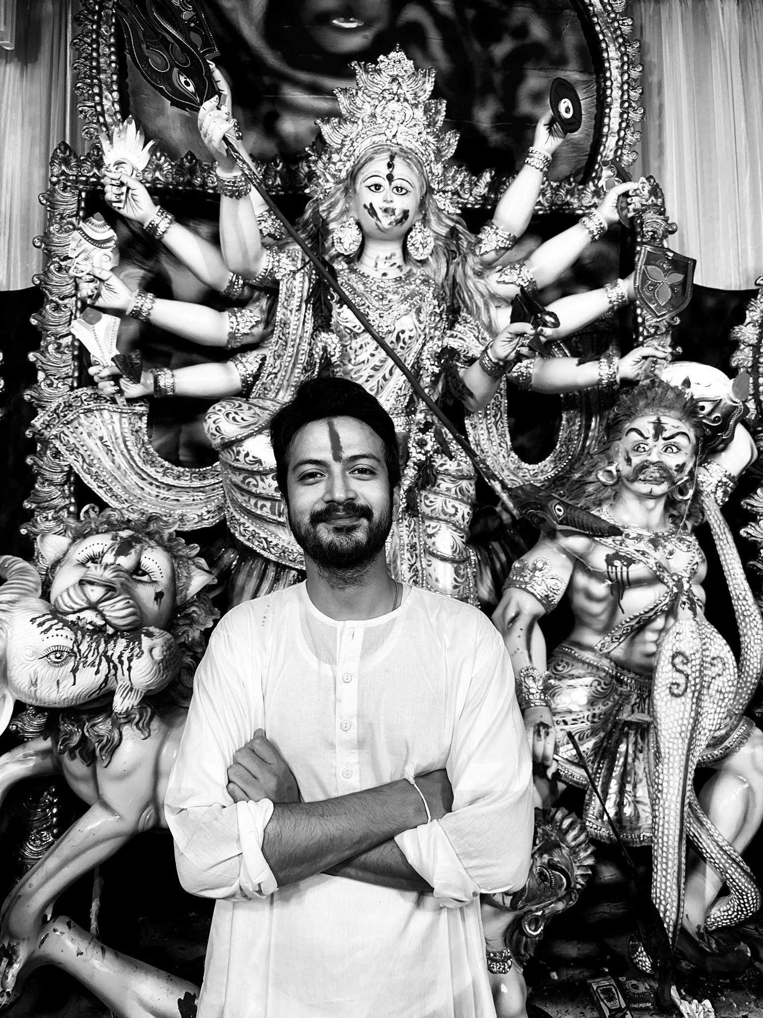 ‘ধর্ম দেখে নাটক দেখি না’, ইয়াশভক্তের প্রেমময় মন্তব্য
