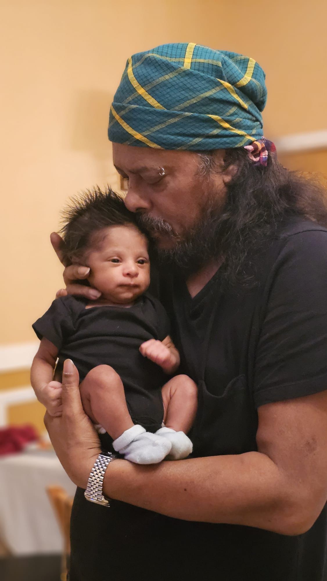 বাবা হওয়ার খবর লুকিয়ে রেখেছিলেন জেমস